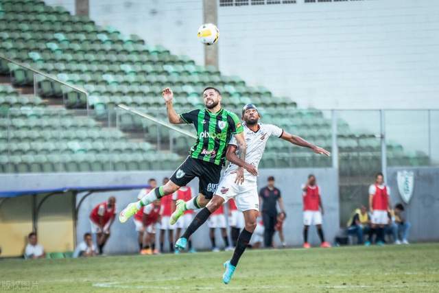 英超-B费点射三笘薰传射  曼联主场1-3布莱顿